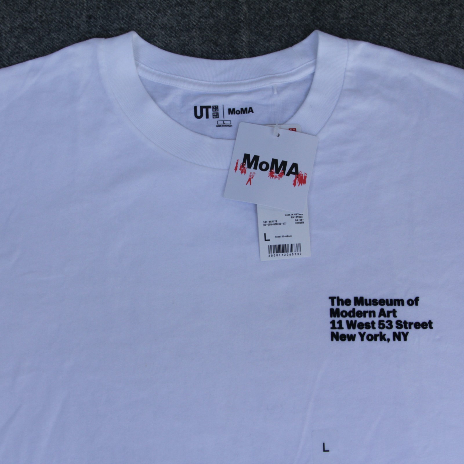 Uniqlo UT MoMA T Shirt L AVERAGE DAY AT THE MUSEUM of Modern Art NYC Infographic gallery