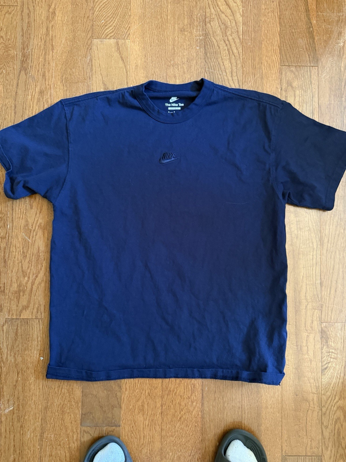 Nike navy blue tee with embroidered logo. Size M #sportswear #tee
