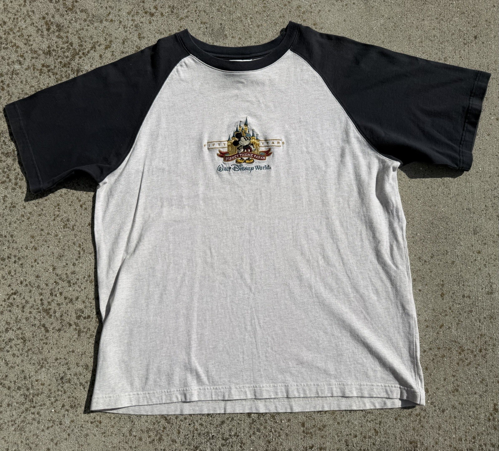 Disney World Mickey Mouse grey & black baseball tee mens large