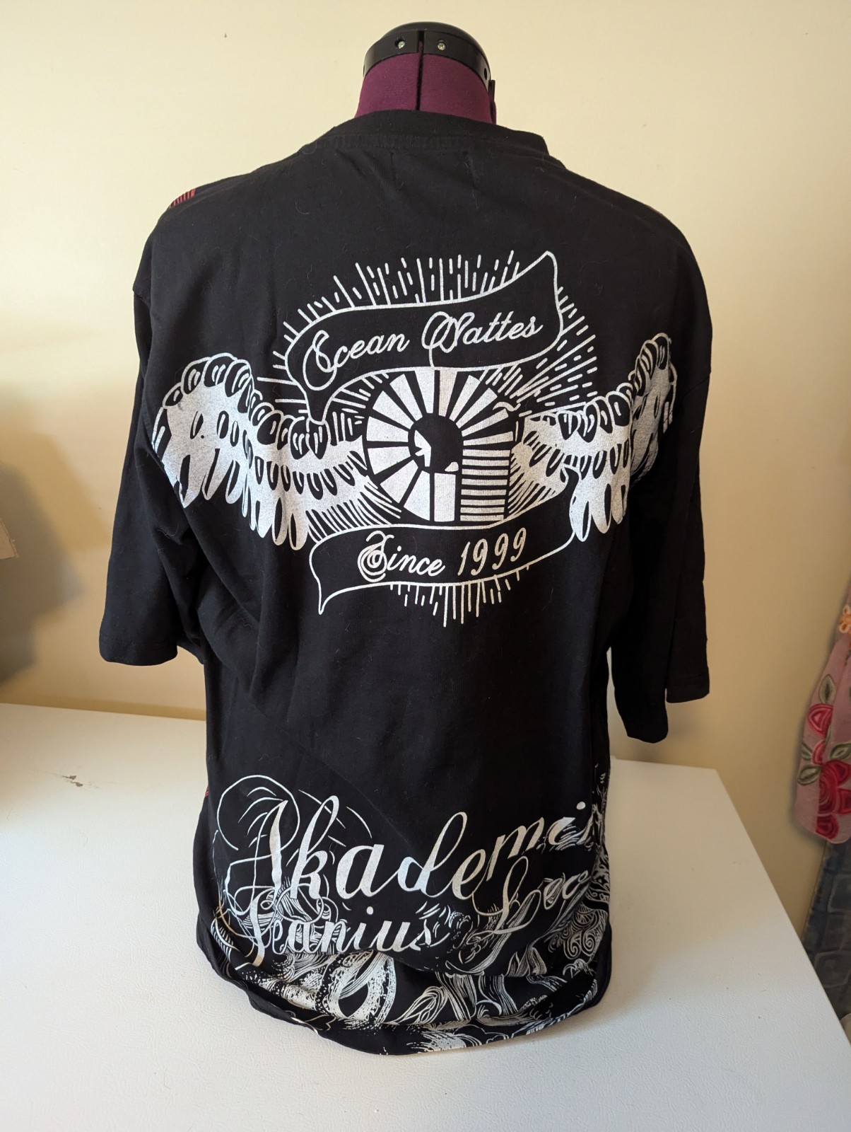 Rare Akademiks Classic Embroidered& Felted Graphic T Shirt 100% Cotton XXL NWOT gallery