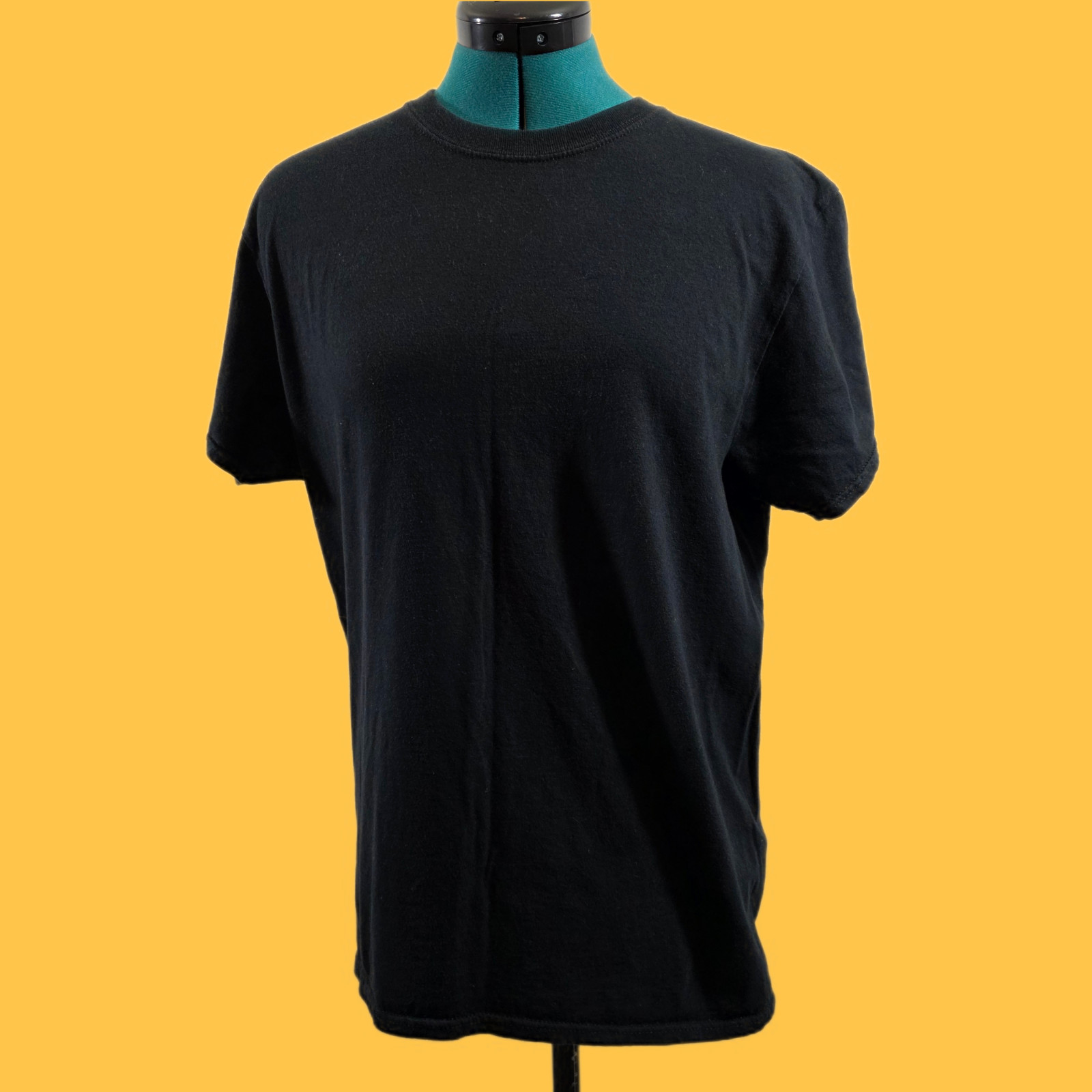 Gildan Adult Softstyle Cotton Crew Neck Plain Black T-Shirt – Medium (38-40)