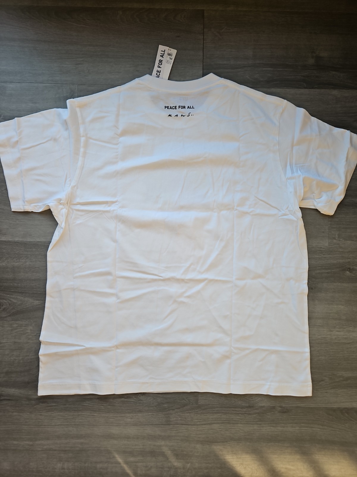 KAWS x Uniqlo UT 'Peace for All' Graphic T-Shirt White XXXL Brand New! Rare! gallery