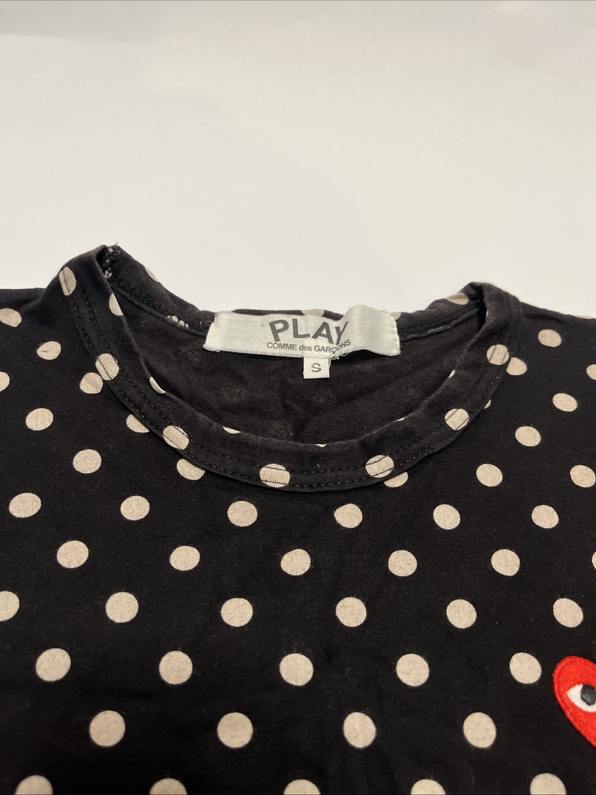 Comme Des Garcons PLAY Men's Small Navy Polka Dot Heart Logo T-Shirt Japan gallery