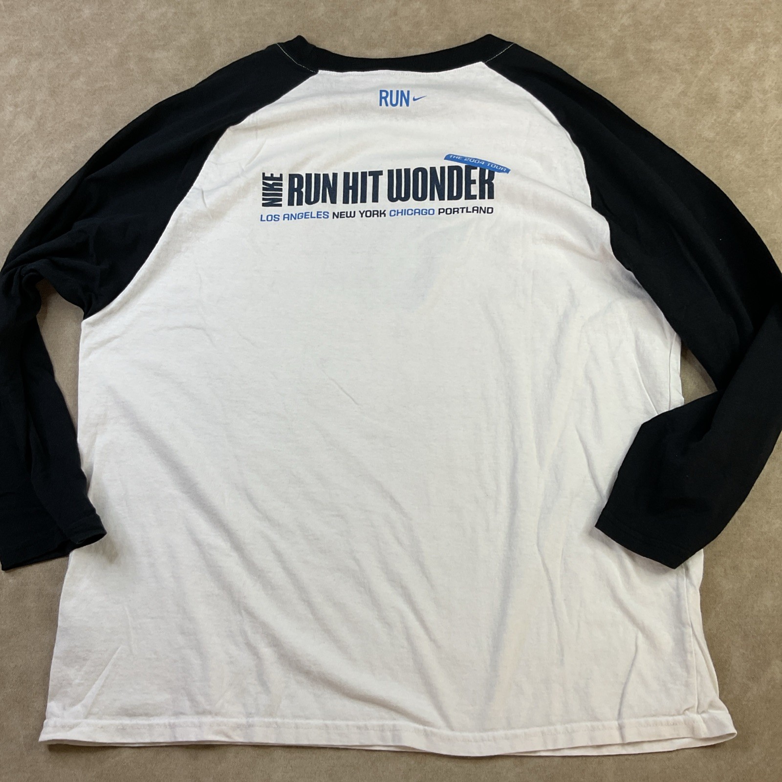 Vintage Nike Shirt Sz 2XL Run Hit Wonder The 2004 Tour Pullover Concert T-Shirt gallery