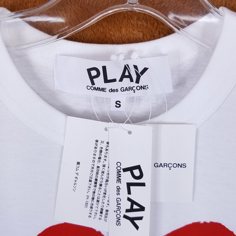 COMME DES GARCONS Shirt Mens Small White Pullover Crew PLAY Logo Hearts Unisex gallery