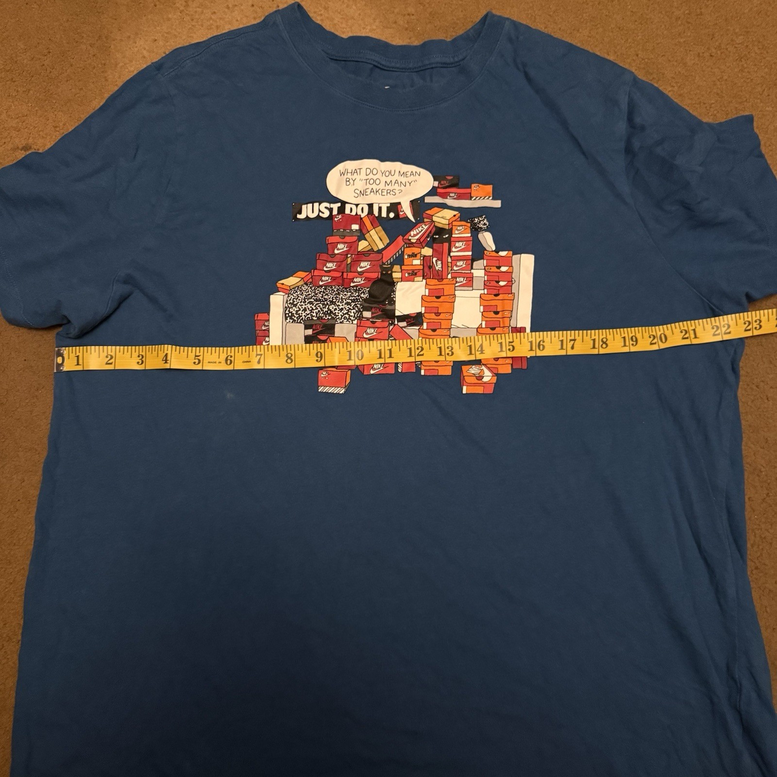 Nike The Nike Tee Men's XL Blue Sneakers Graphic Logo Crew Neck T-Shirt gallery