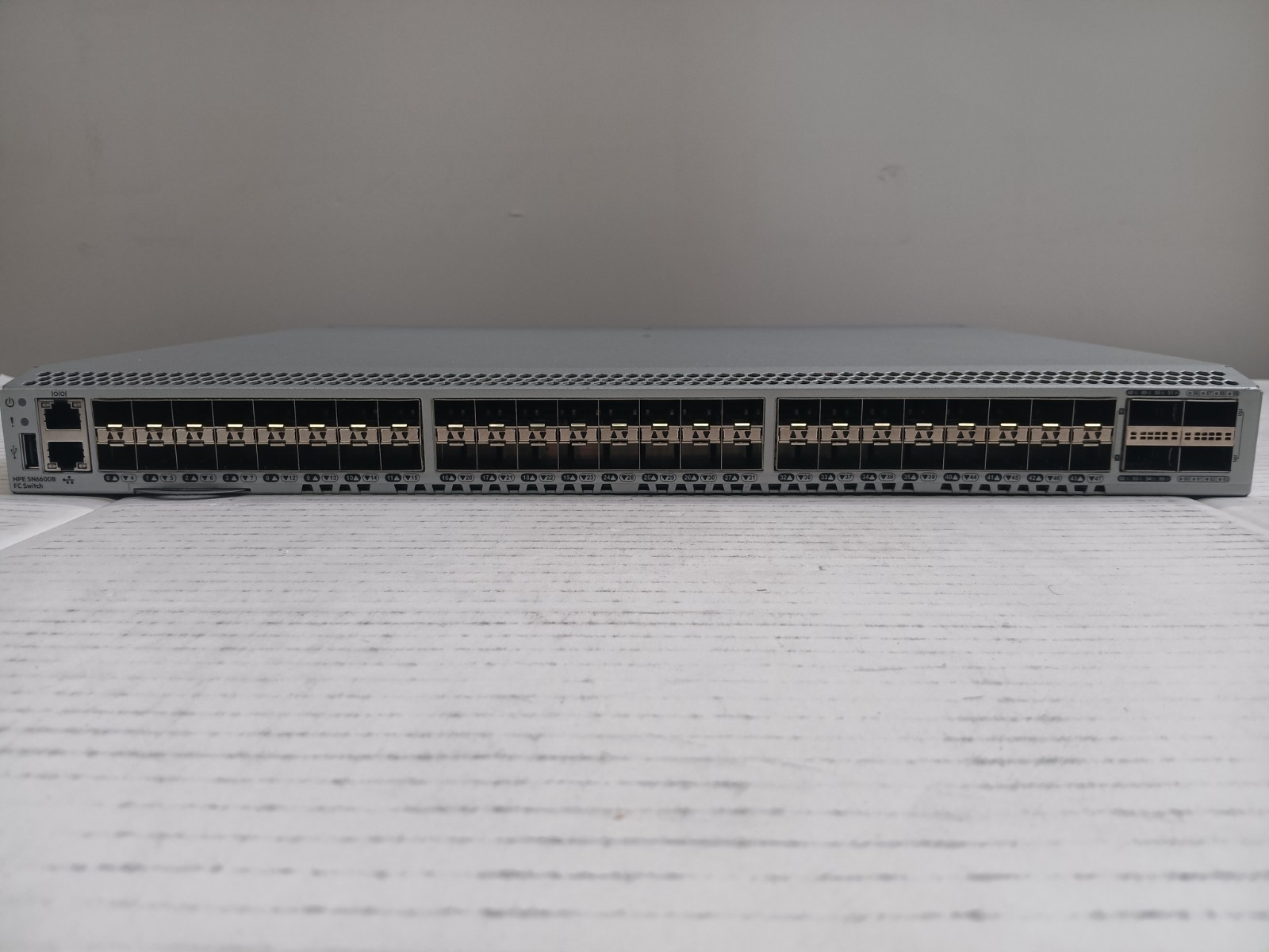 HP Q0U55B Brocade G620 32GB 64 port FC switch with (36) active ports, PowerPak