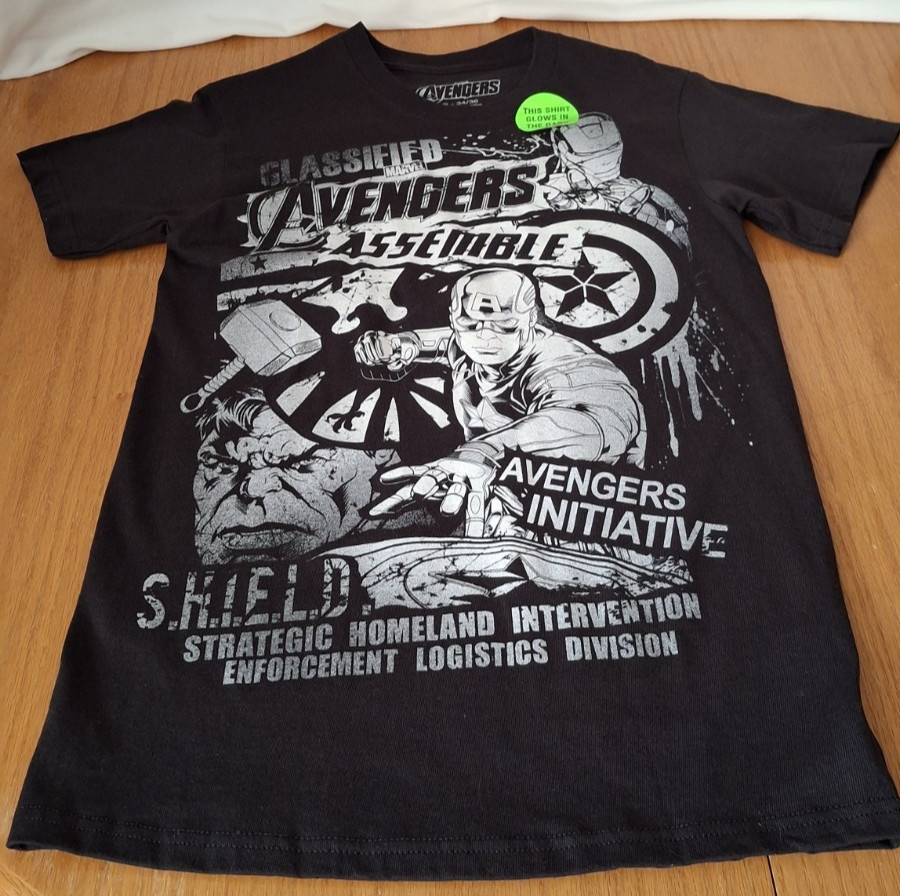 New Glow in Dark Captain America Avengers Black T-Shirt Men's Small 34/36 gallery