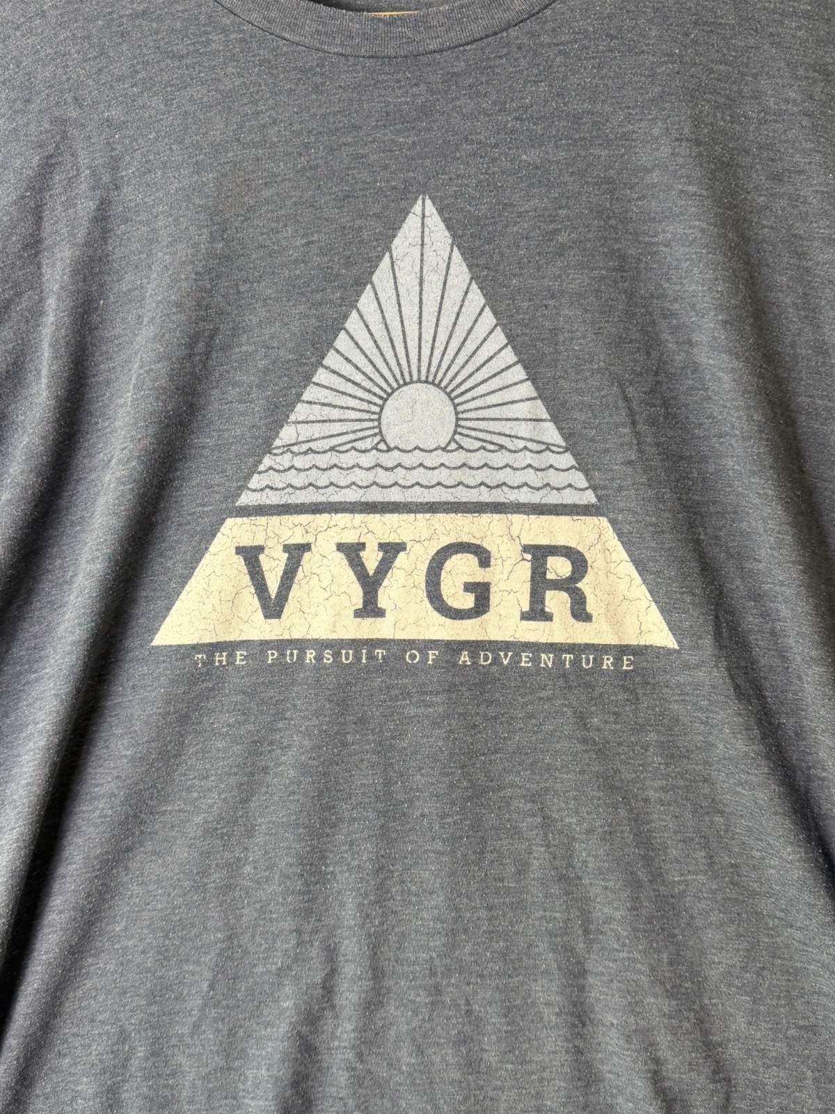 Voyager Goods Graphic Tee Men XL Blue VYGR The Pursuit of Adventure T-Shirt gallery