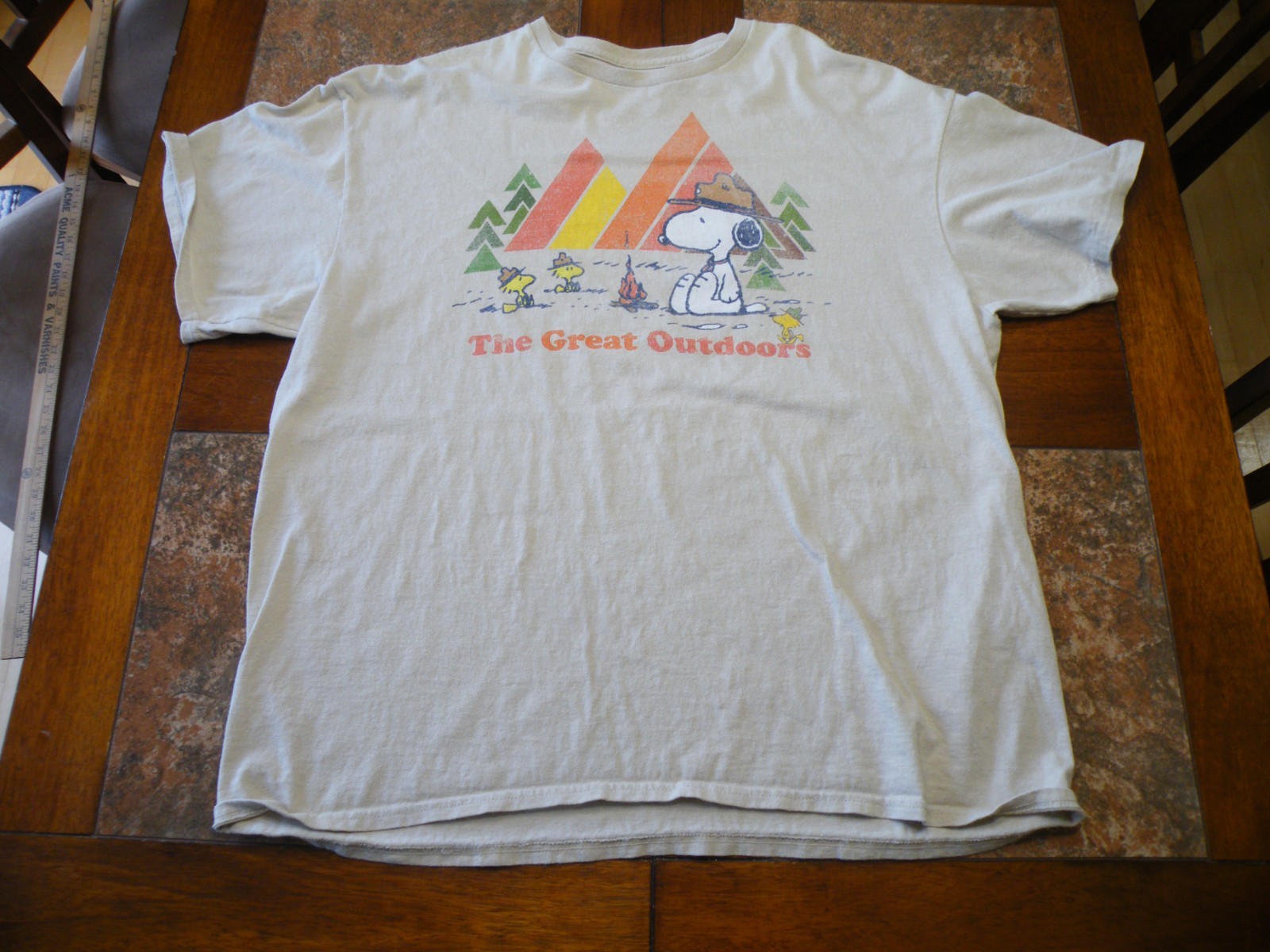 USED 2022 Peanuts T-Shirt Snoopy The Great Outdoors Size Large – FREE SHIP