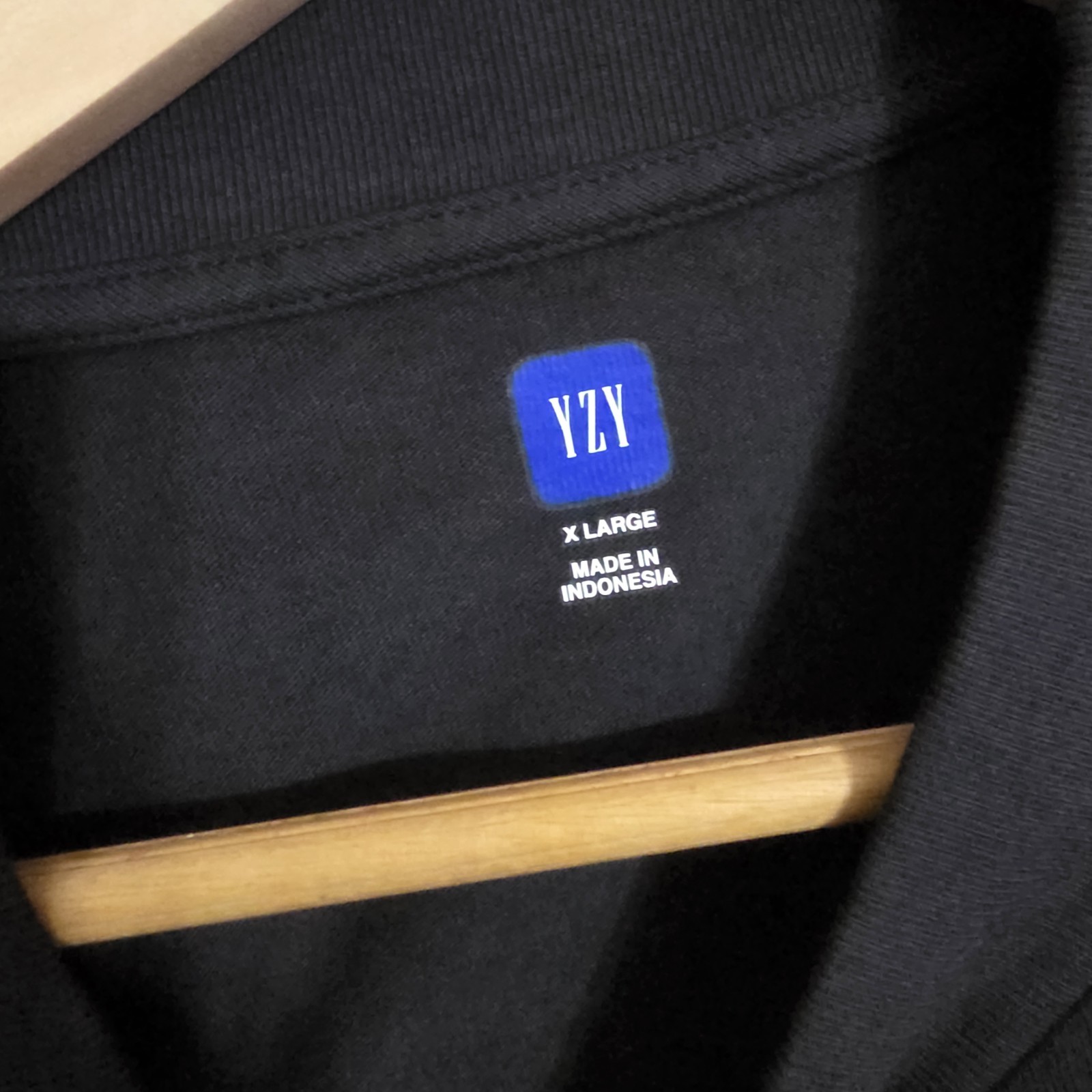 Yeezy Gap Balenciaga No Seam Logo Tee Size XL Black gallery