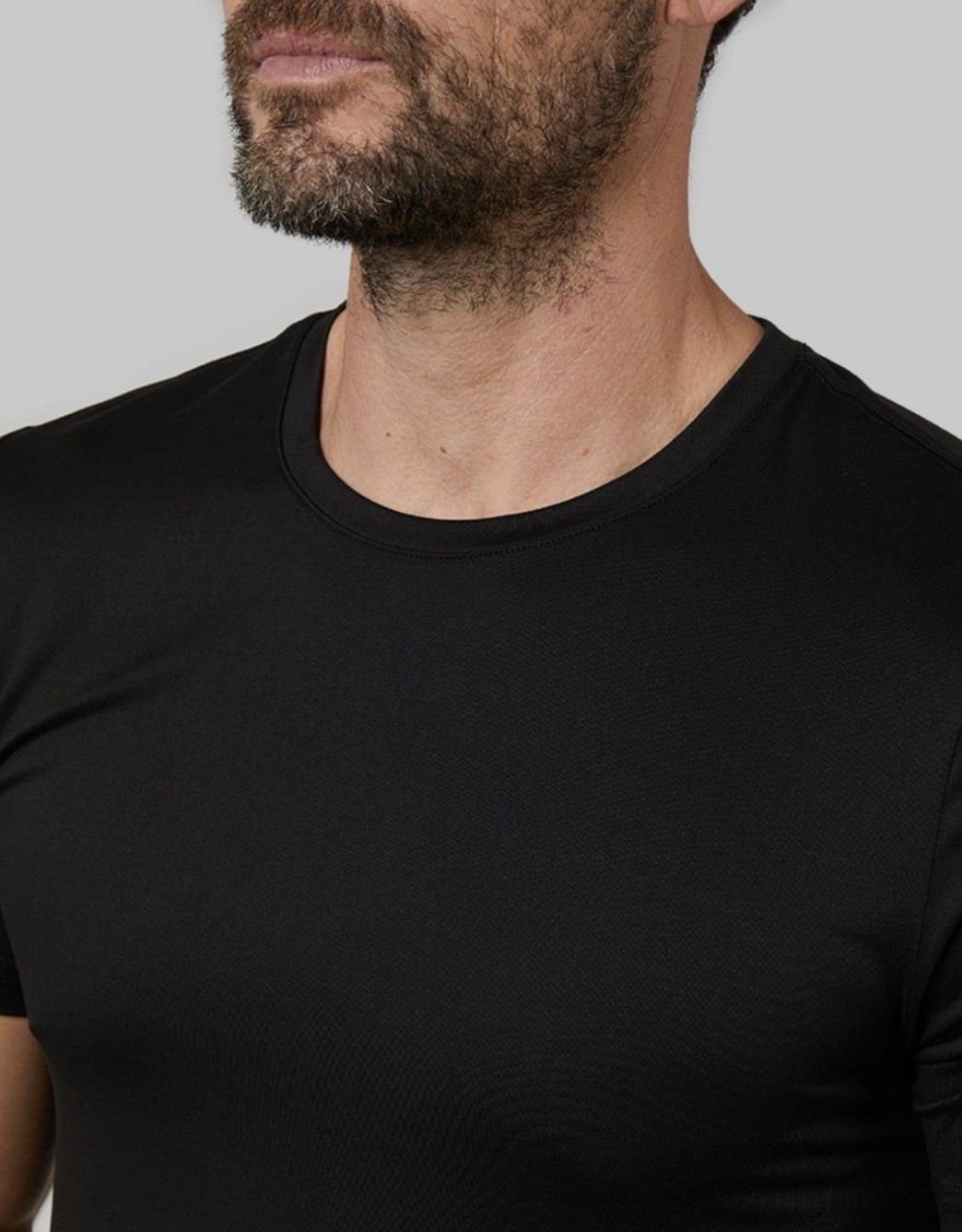 32 Degrees Heat Men's 4-PACK COOL CLASSIC CREW T-SHIRT gallery