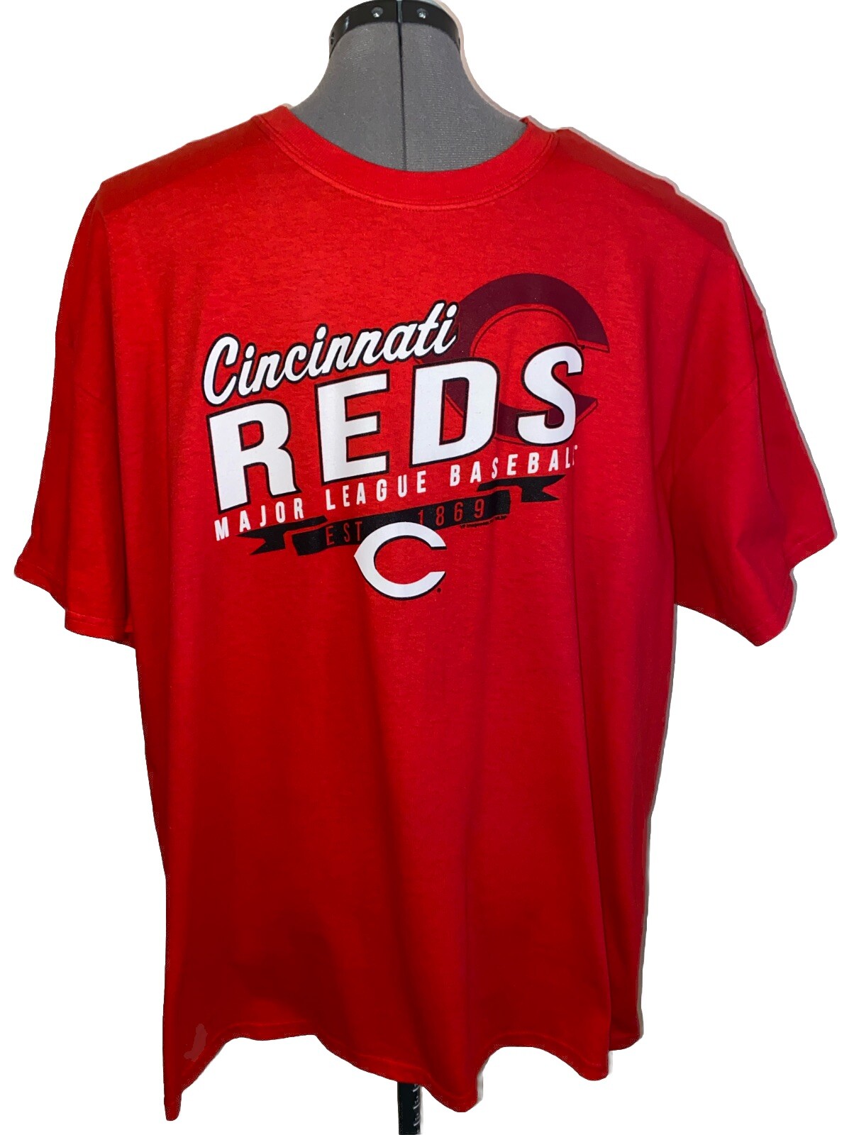Cincinnati Reds Genuine Merchandise Red Tee Size 2XL Pit To Pit 26” L 31” gallery