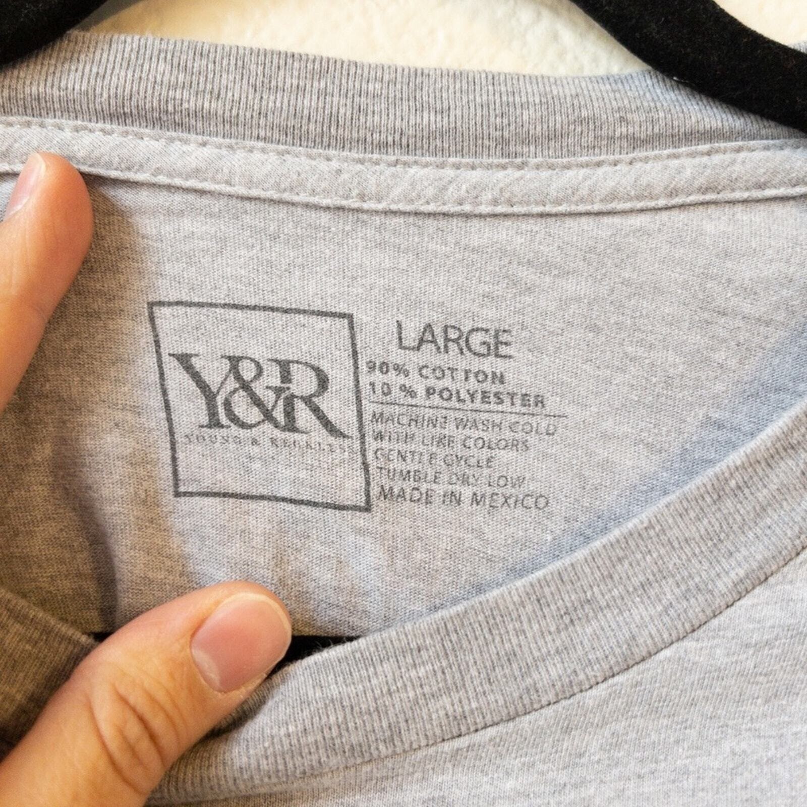 Young & Reckless Gray and White T-Shirt Men's Scoop Neck Casual Top Size Large gallery
