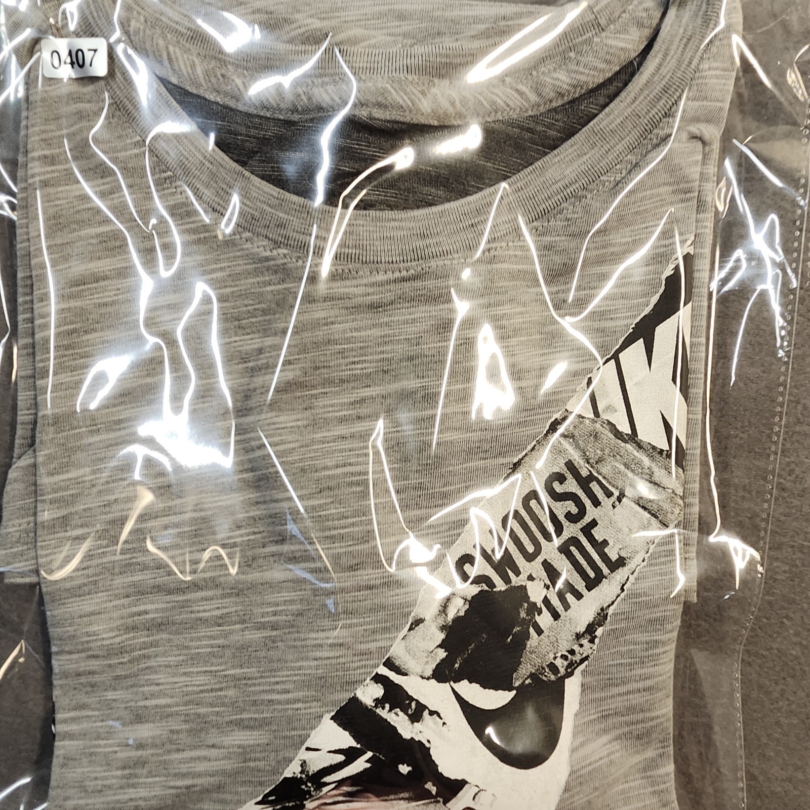 Nike Dri Fit Gray Cotton Poly Short Sleeve Mans Medium Graphic T-Shirt Top gallery