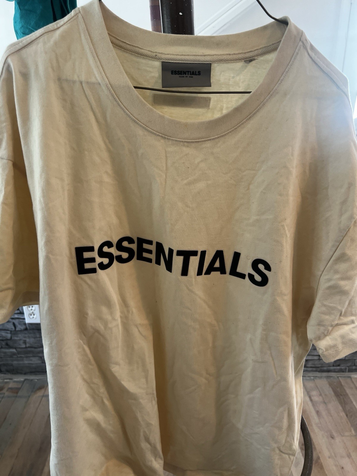 MENS FEAR OF GOD ESSENTIALS TEE CREAM MED SIZE gallery