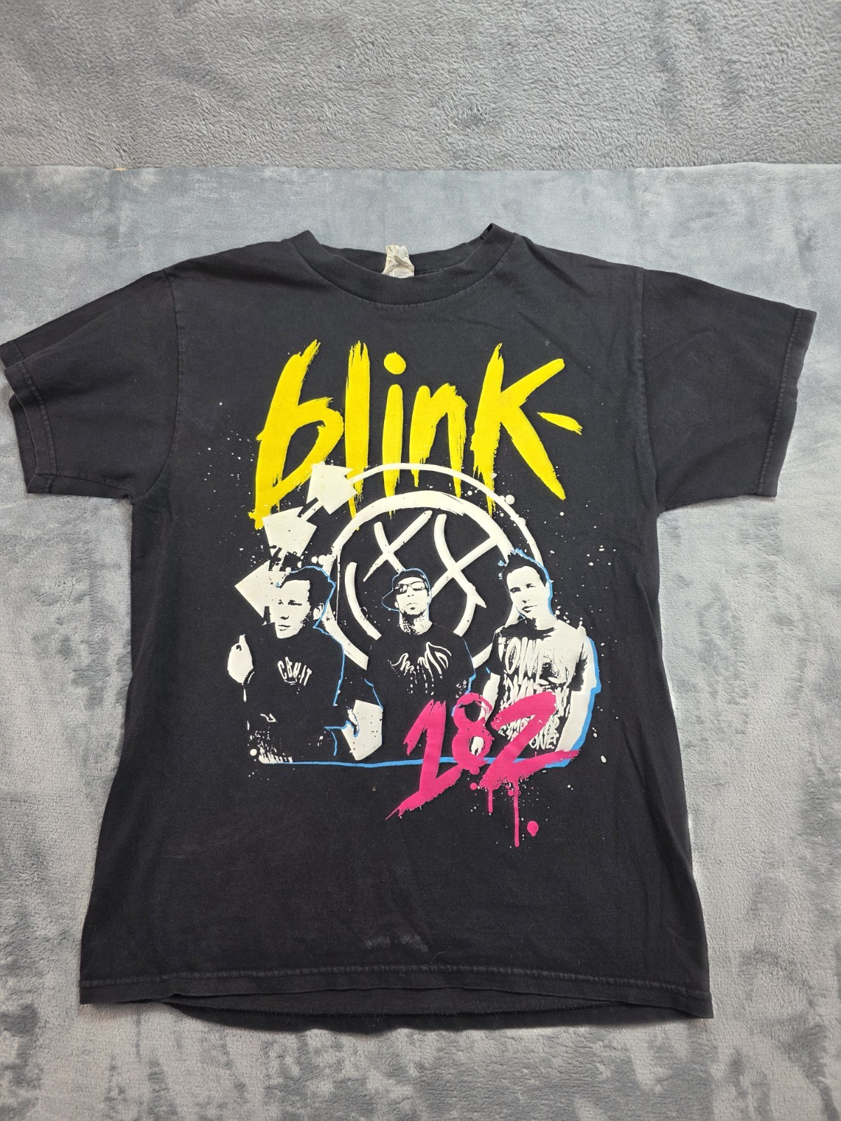Wholesale Lot Of 8 Mens Vtg/Modern Day T-shirts & Zip Up Size M Assorted Mix gallery