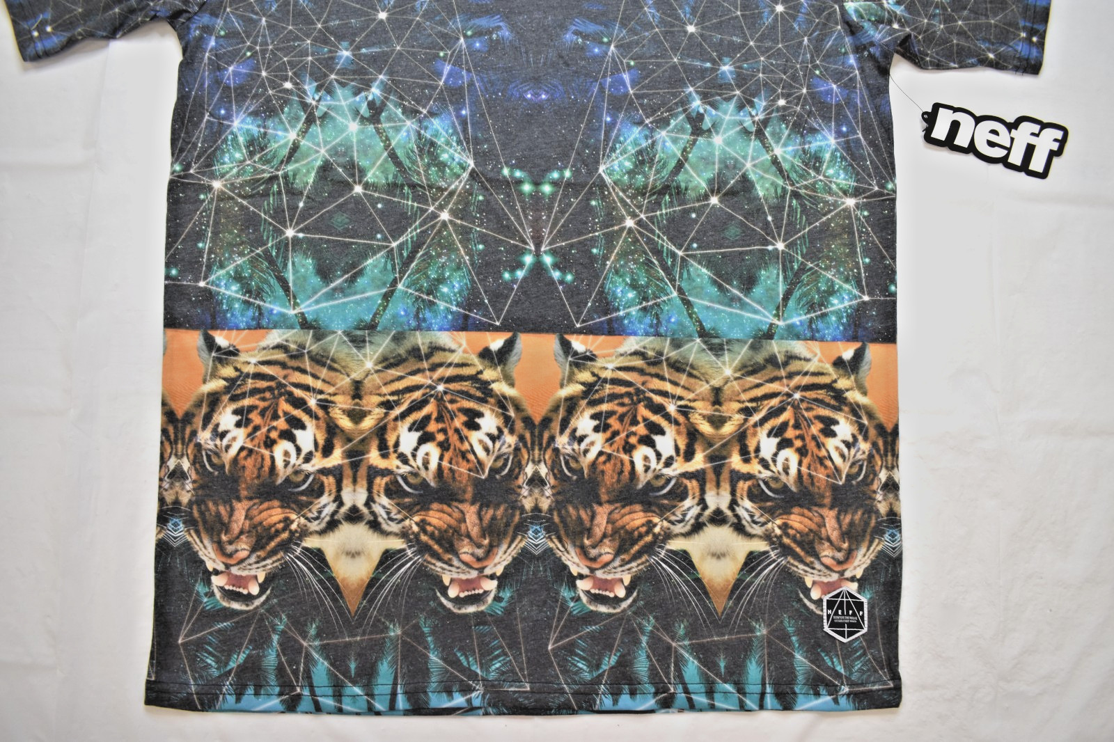 Neff Tiger Storm All Over Print Mens Shirt NWT Large gallery