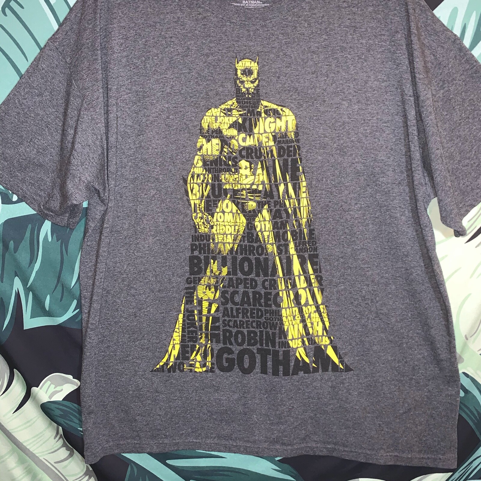 Batman Men's Dark Heather Gray Yellow Dark Knight Graphic T-Shirt Size XL gallery