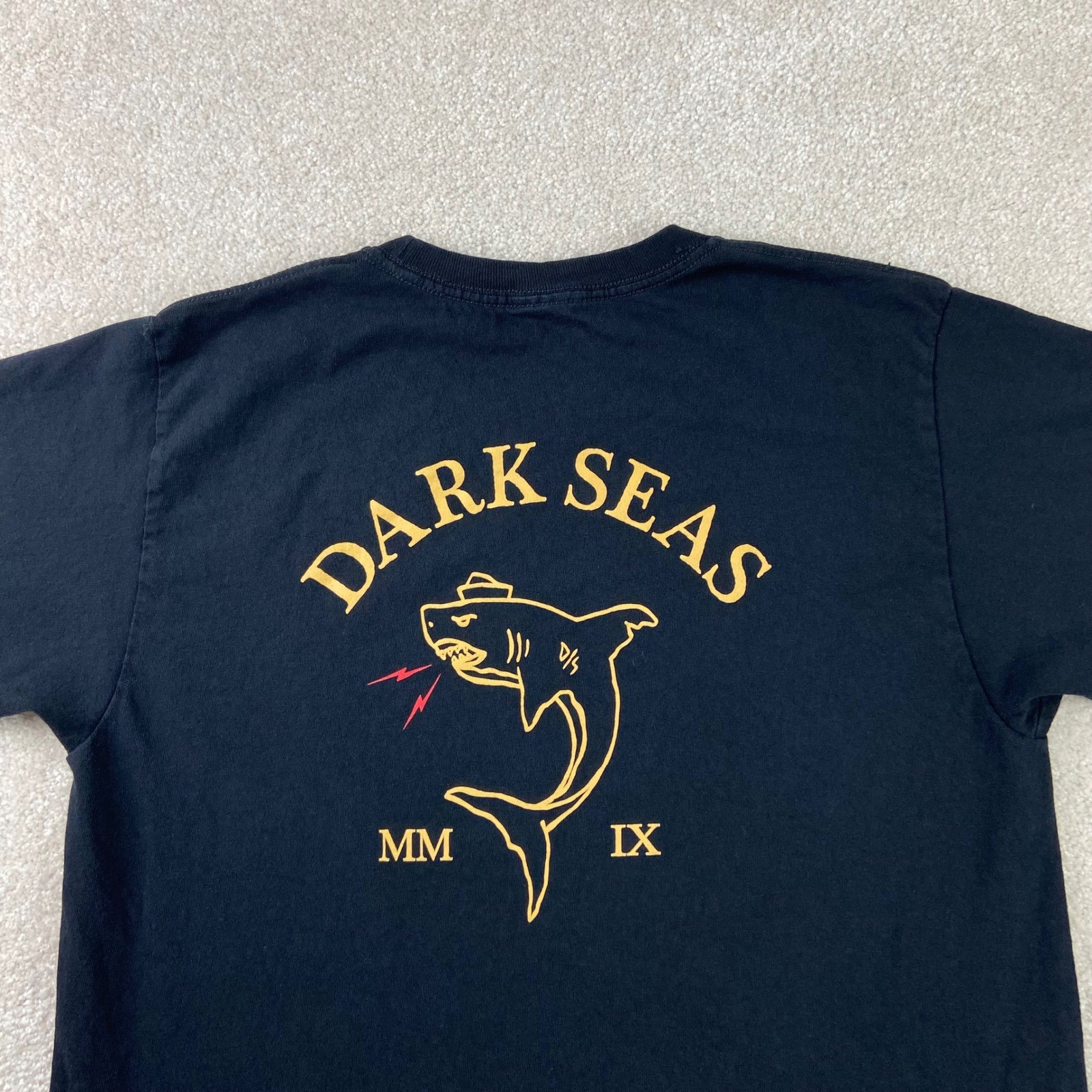 Dark Seas T-Shirt Mens Medium Black Shark Captain Graphic Short Sleeve Tee MMIX gallery
