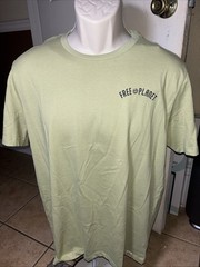 Free Planet – T Shirt “MEDIUM” Enjoying A Beer With Friends On The Beach