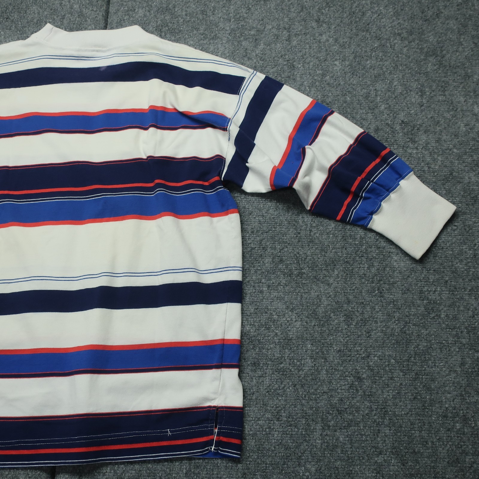 Vintage Levi's Relaxed Fit T-Shirt Mens M White Blue Striped Crew Neck Comfort gallery