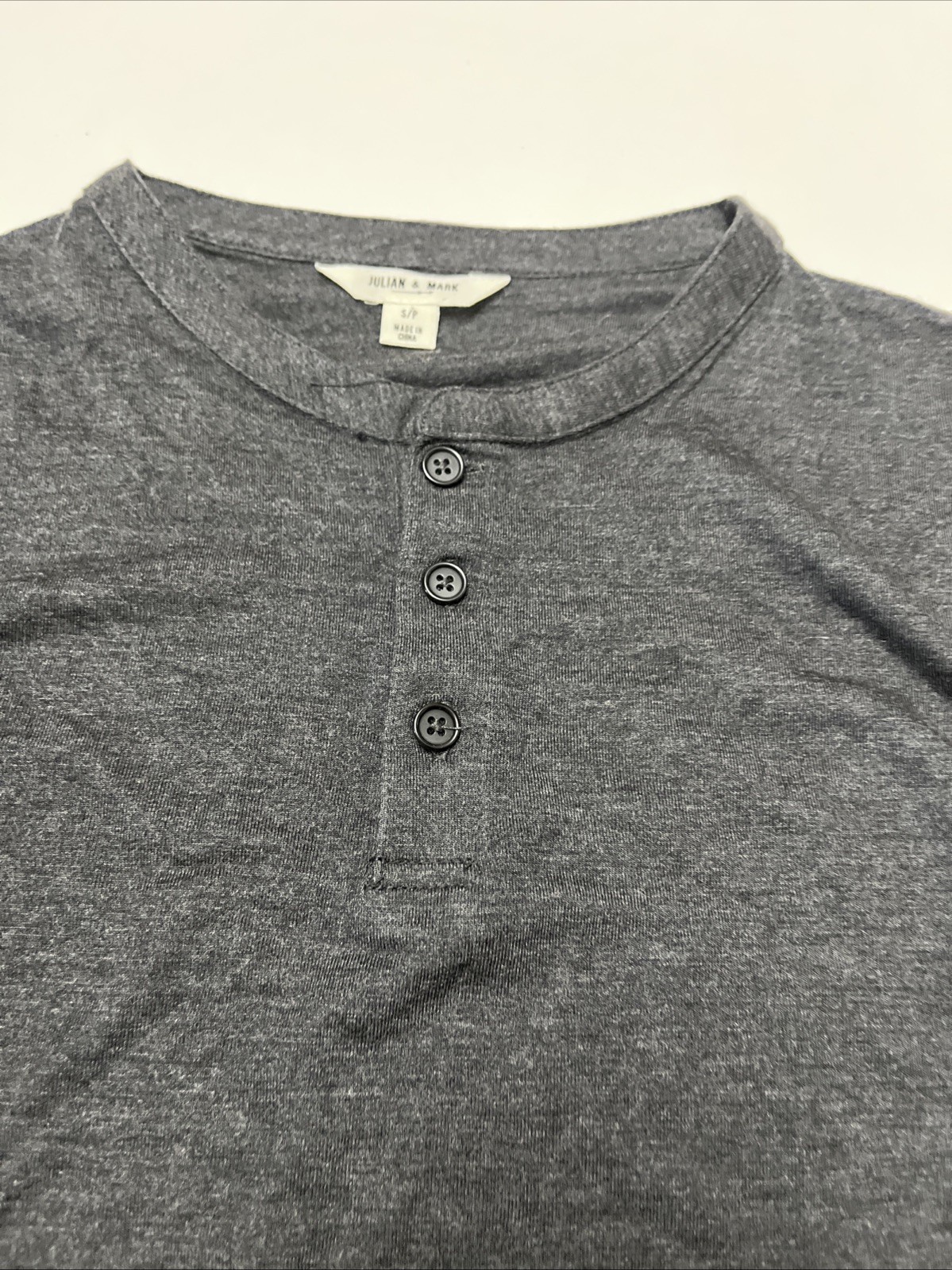 Julian & Mark Men's Gray Long Sleeve Light Weight Shirt Size Small NWOT gallery