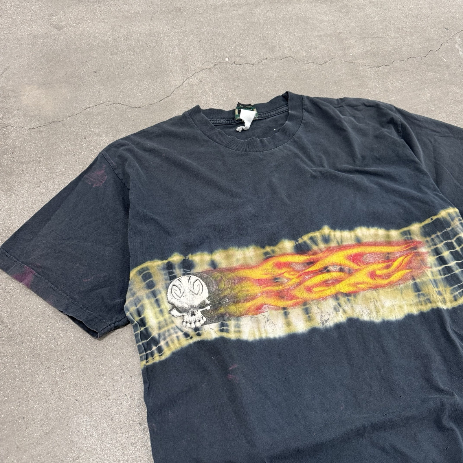 Vintage y2k Flaming Skull T-Shirt Mens L Y2k Grunge Punk USA Wrap Around gallery