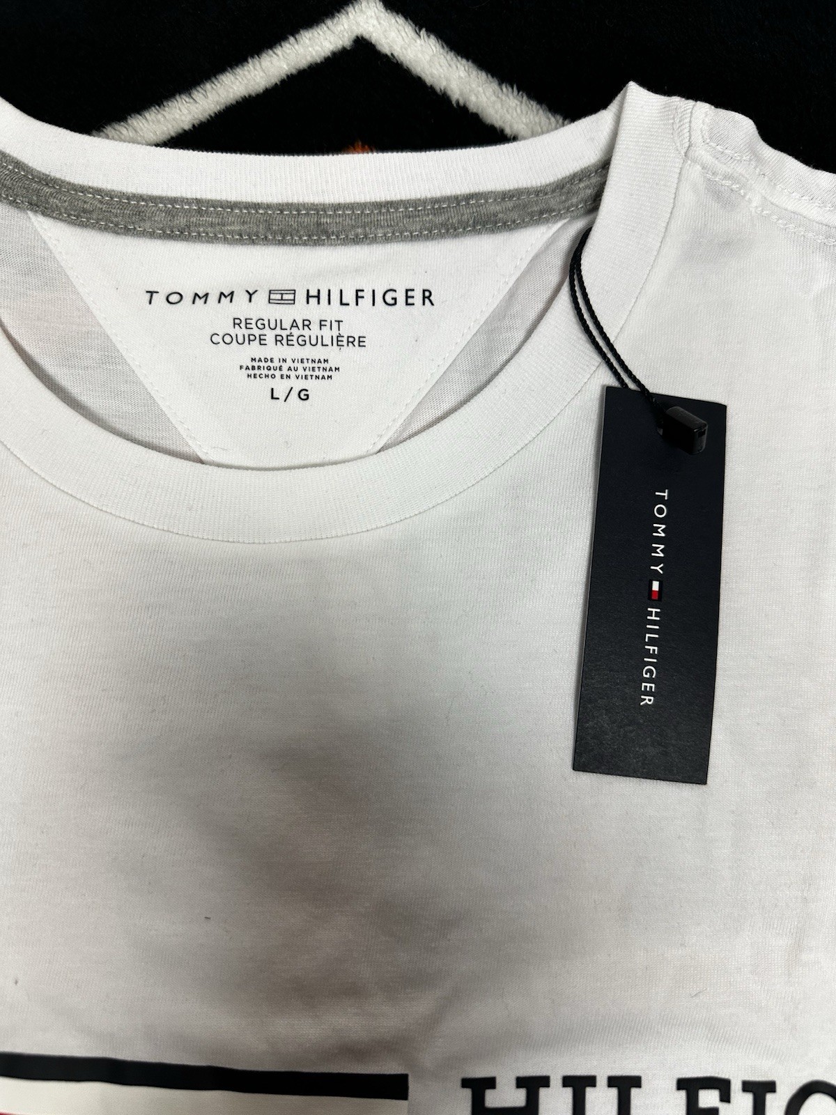 Tommy Hifiger Regular Fit T Shirt Size Mens Large NEW WITH TAGS (Retail $49.50) gallery