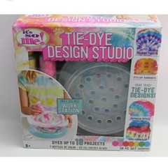 Tie- Dye Design Studio T Shirt Dye Kit WORK STATION! 18 PROJECTS