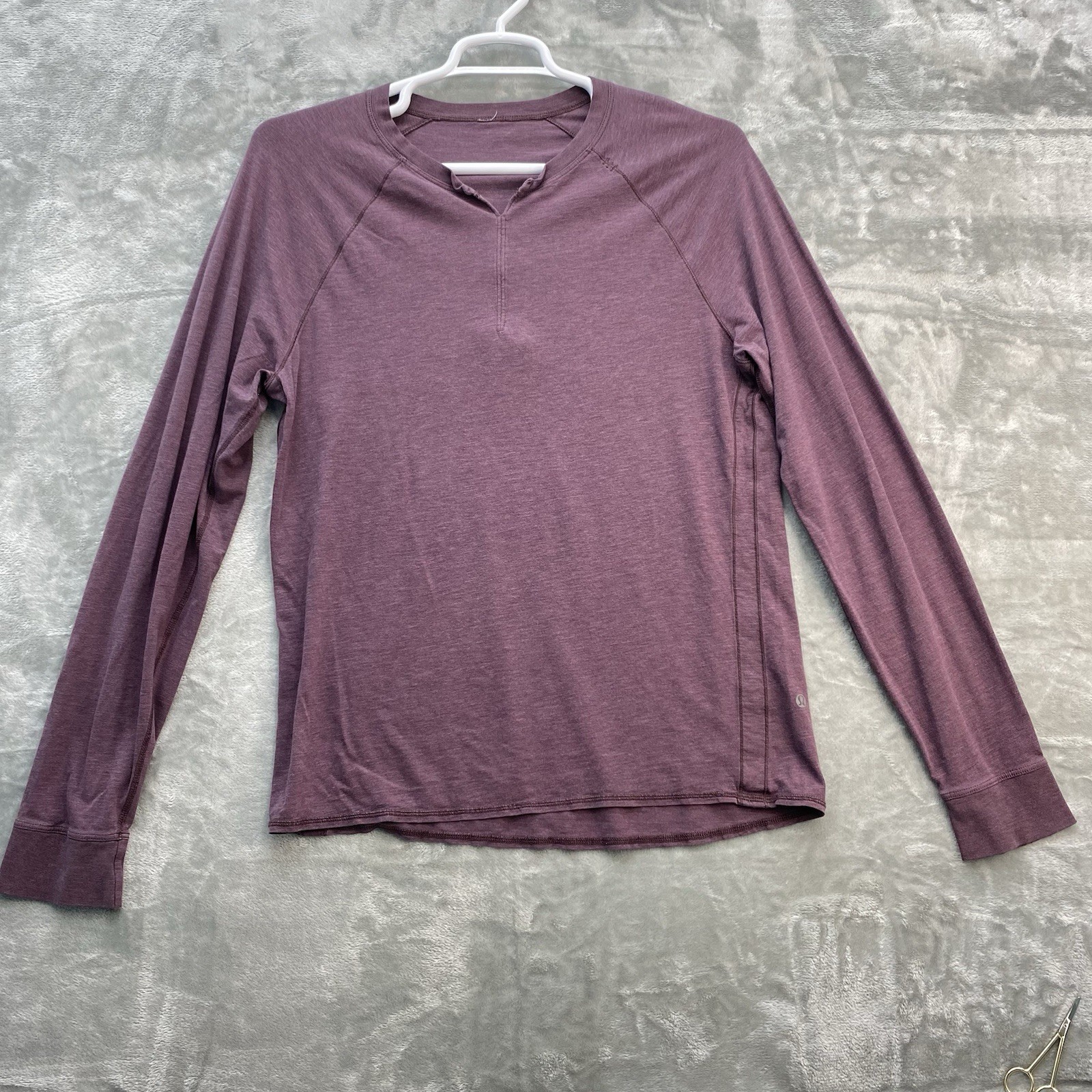 Lululemon Shirt Men m-L Bodhi Long Sleeve Split Neck Raglan Sleeve Heathered gallery