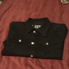 Men’s Black Solid Button-Up Shirt Collared Neck Logo Theme Button Accents Size L