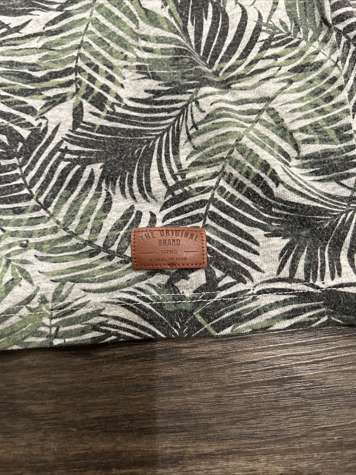 Hering Men's Palm, Leaf Print Crew Neck Tshirt, Sz. XL Soft Beach Attire ￼ gallery