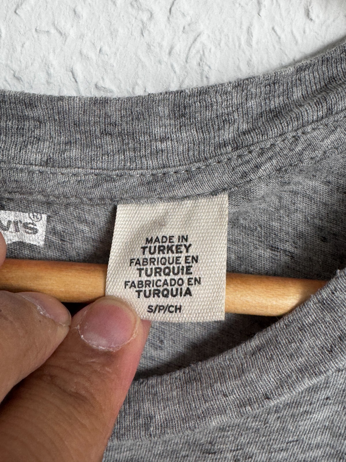 Levi’s Heather Grey Batwing Graphic Tee, Size S gallery