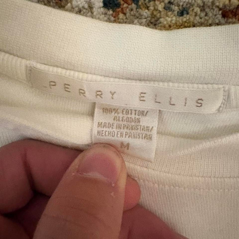 Perry Ellis white t-shirt Size M short sleeve gallery