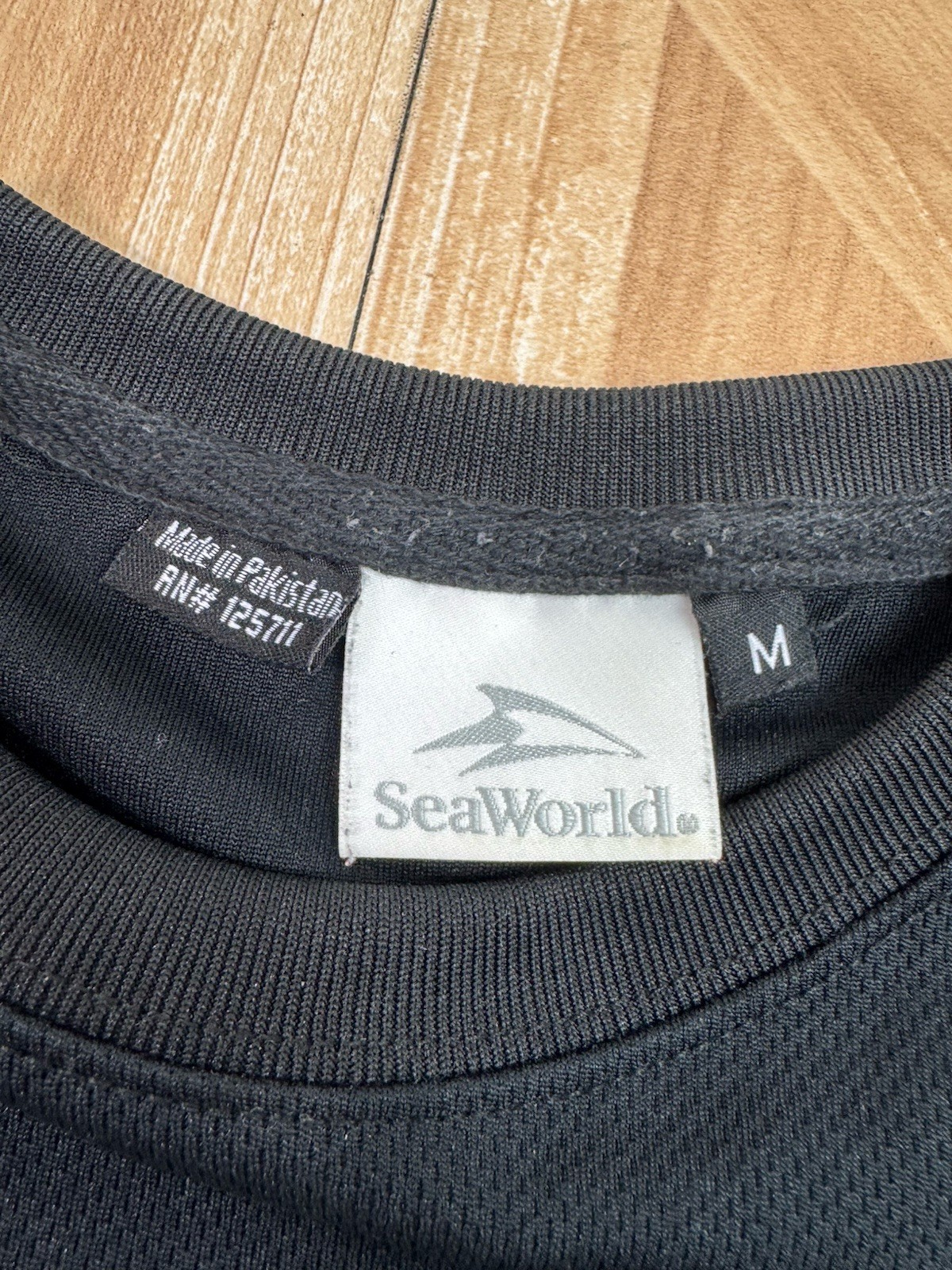 Vintage Sea World T-Shirt Shamu Orca Whale Black White Mens Medium gallery