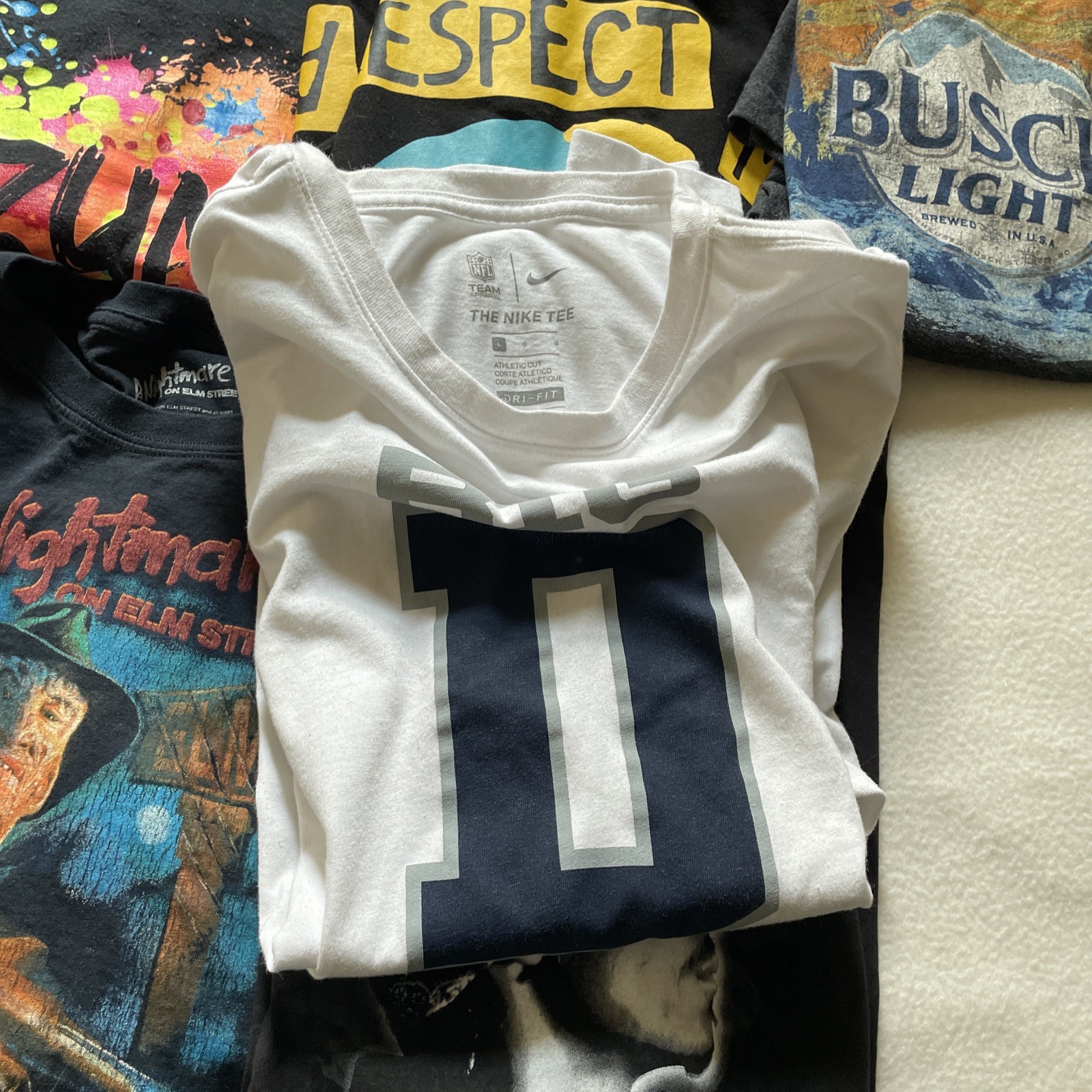 Lot of 20 Graphic T-Shirts Mens Mixed Brands Vintage Modern Bulk Resale Bundle gallery