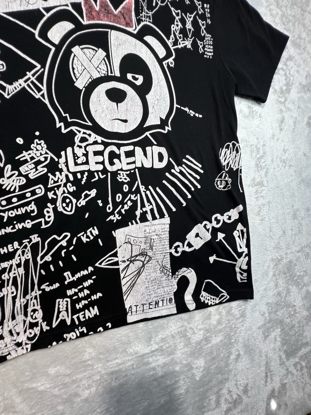 South Pole Black Graffiti Crown Bear Legend Graphic Shirt Size Medium Y2K gallery