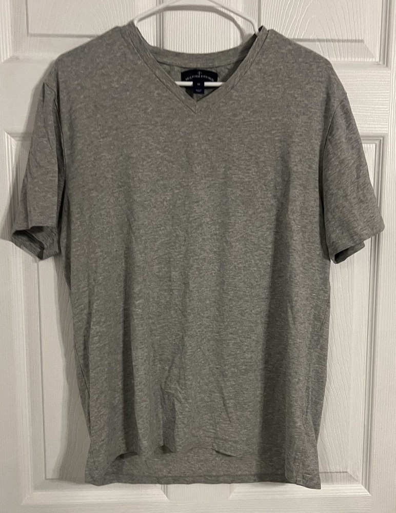 Buttoned Down Men’s Medium Gray Vneck Solid Color Shirt