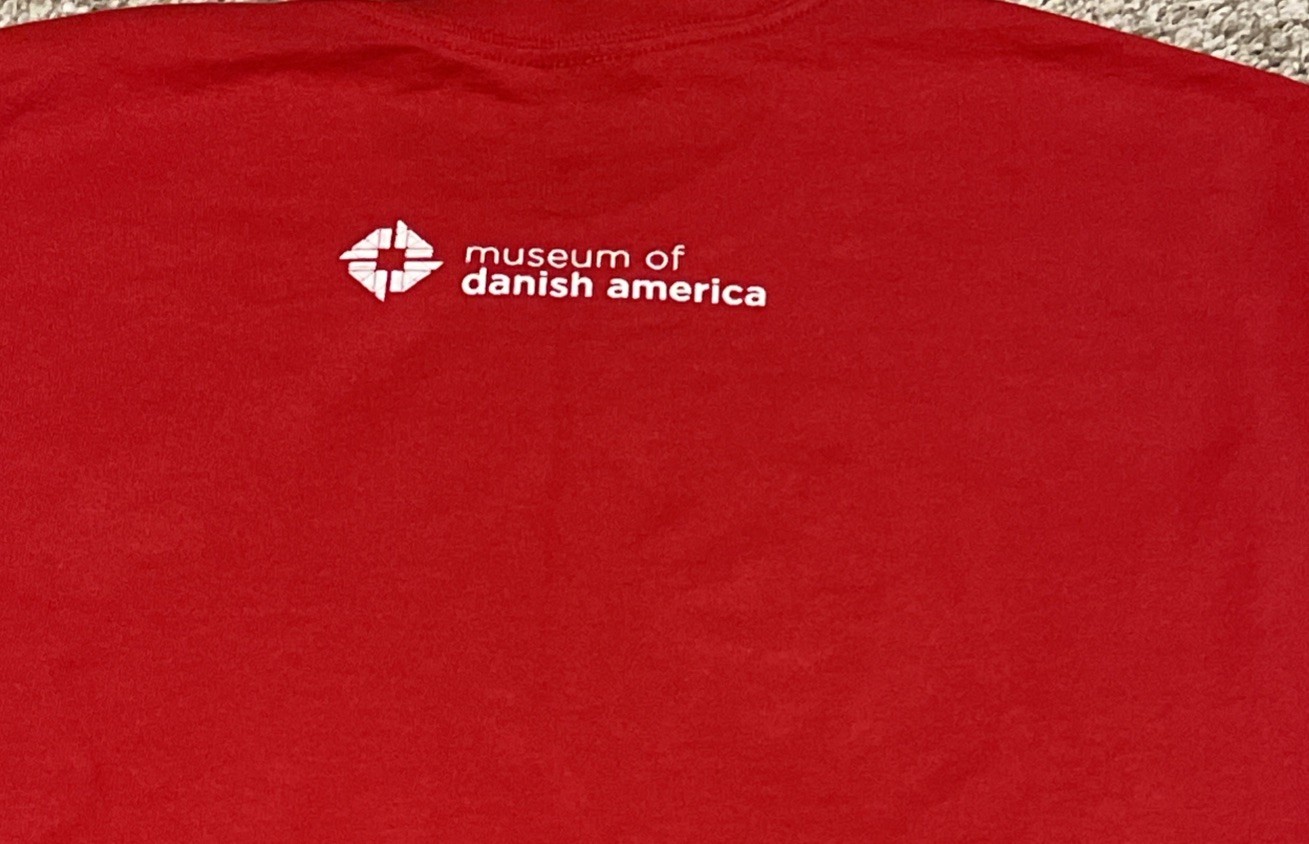 Let's Hygge Simple Design Red T-Shirt L Danish Cotton Poly blend Museum Denmark gallery