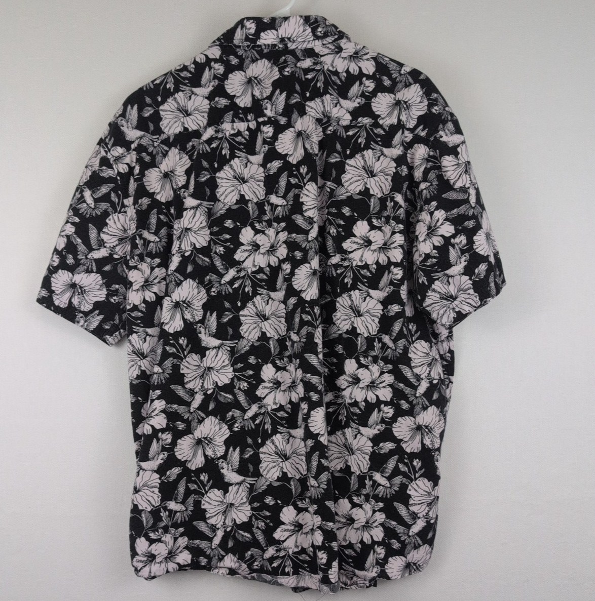 Voyage Craft + Flow Mens Size 2XL Black White Tropical Flowers Hawaiian Shirt gallery