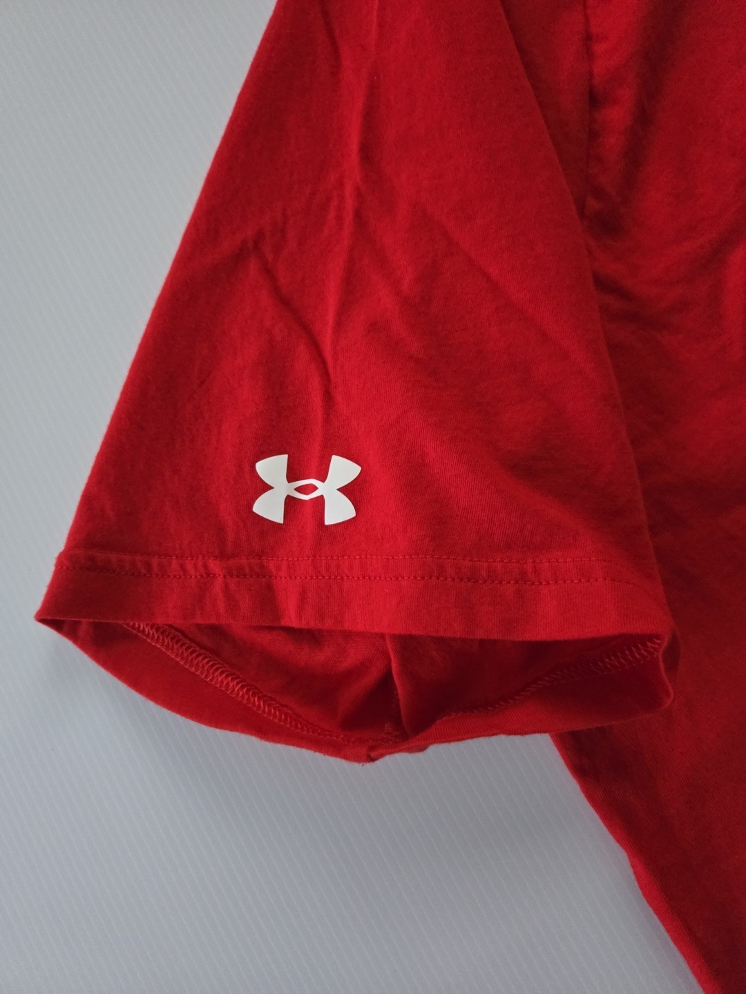 Under Armour Men's 3XL Red Loose Fit Activewear Casual Tee Split Tail-EUC gallery