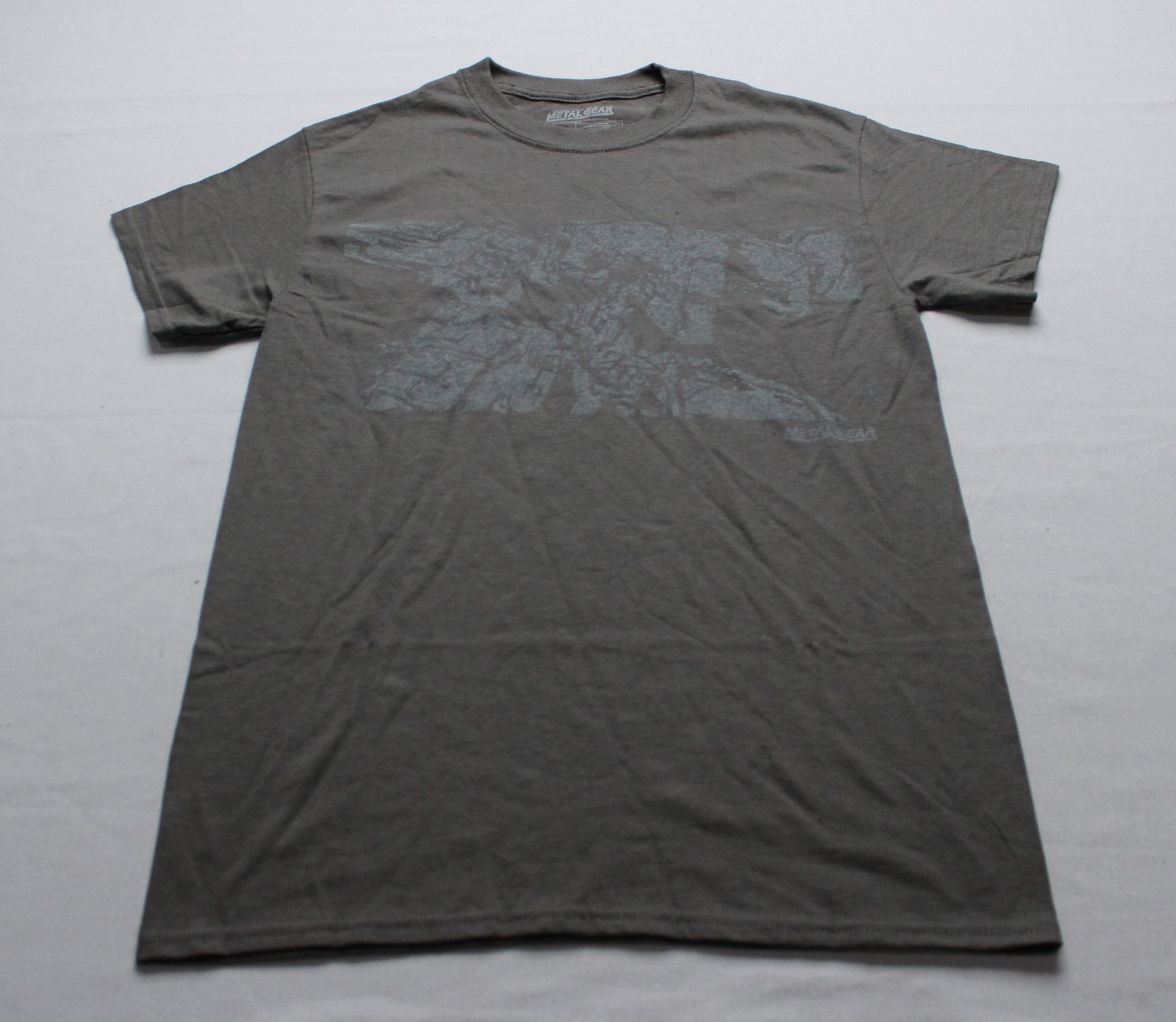 Loot Crate Adult’s Metal Gear Solid Crew Neck Graphic T-Shirt EH6 Gray Small