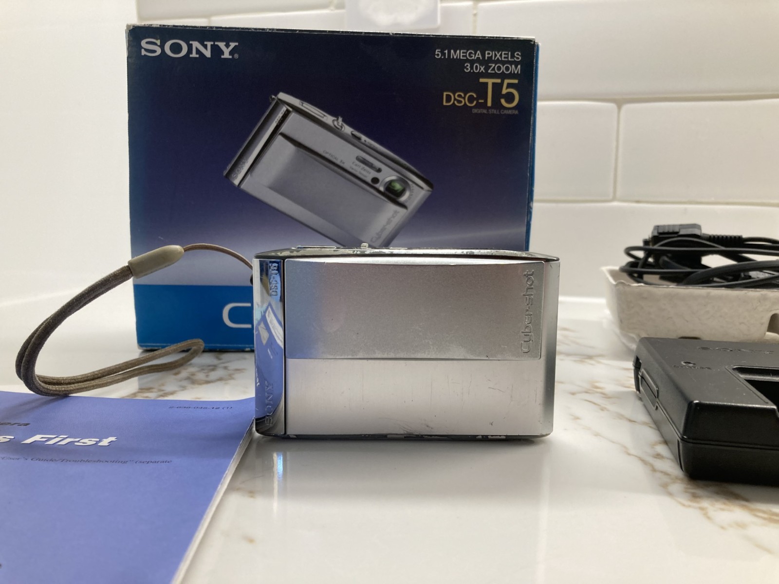 Sony DSC-T5 digital camera – tested and WORKING – with extras!