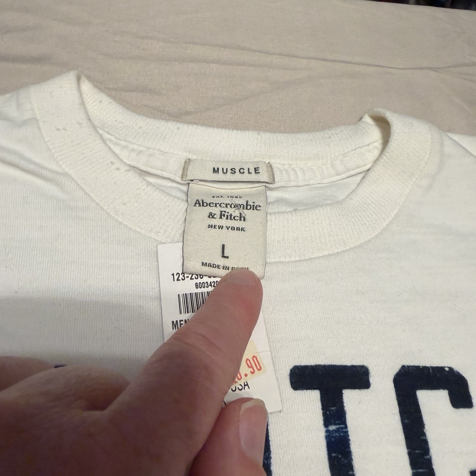 Abercrombie & Fitch NY Brawlers 32 Logo Graphic T-Shirt L White Knit Crew NWT gallery