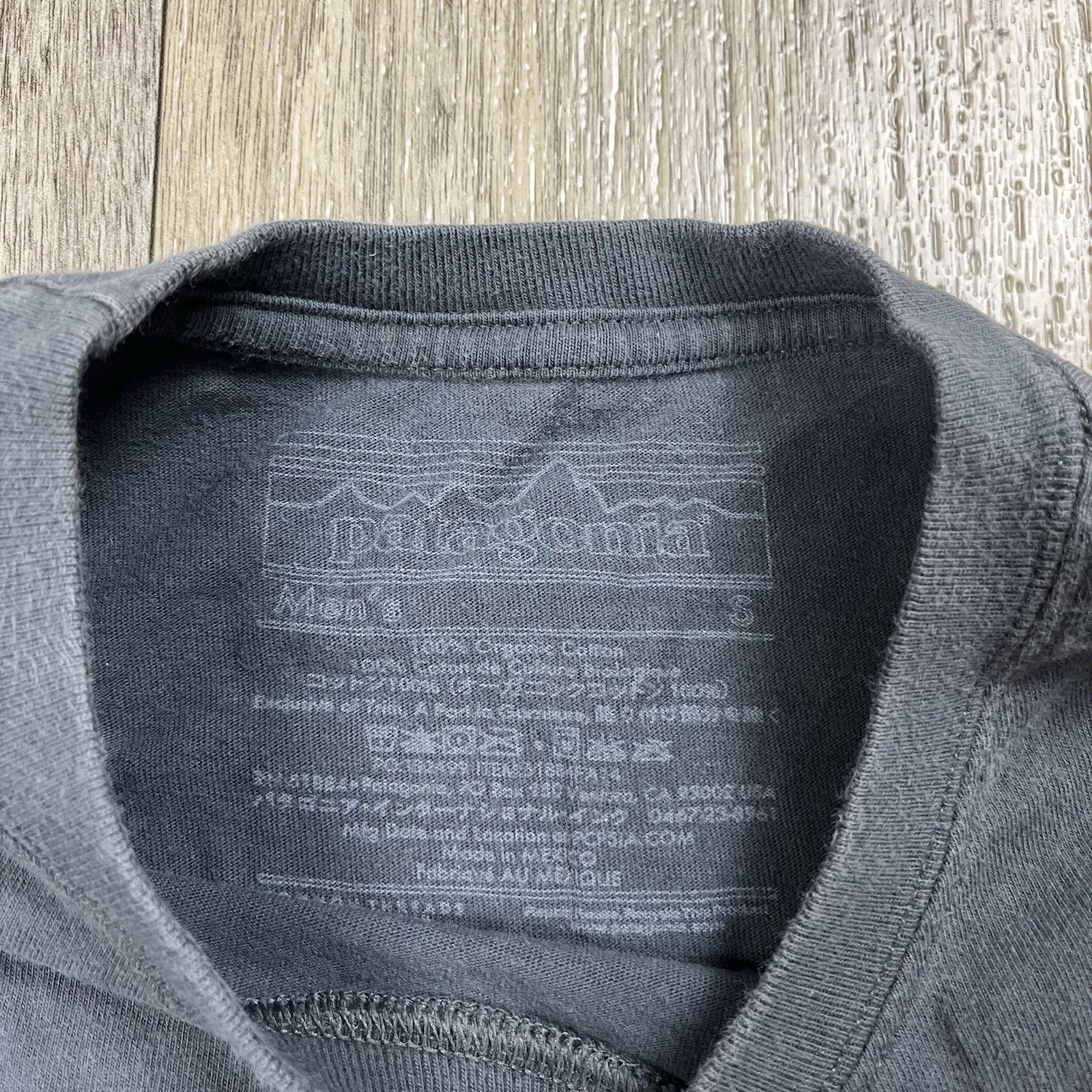 Patgonia Live Simply Short Sleeve Fishing Surfboard T Shirt Men's Small Gray gallery
