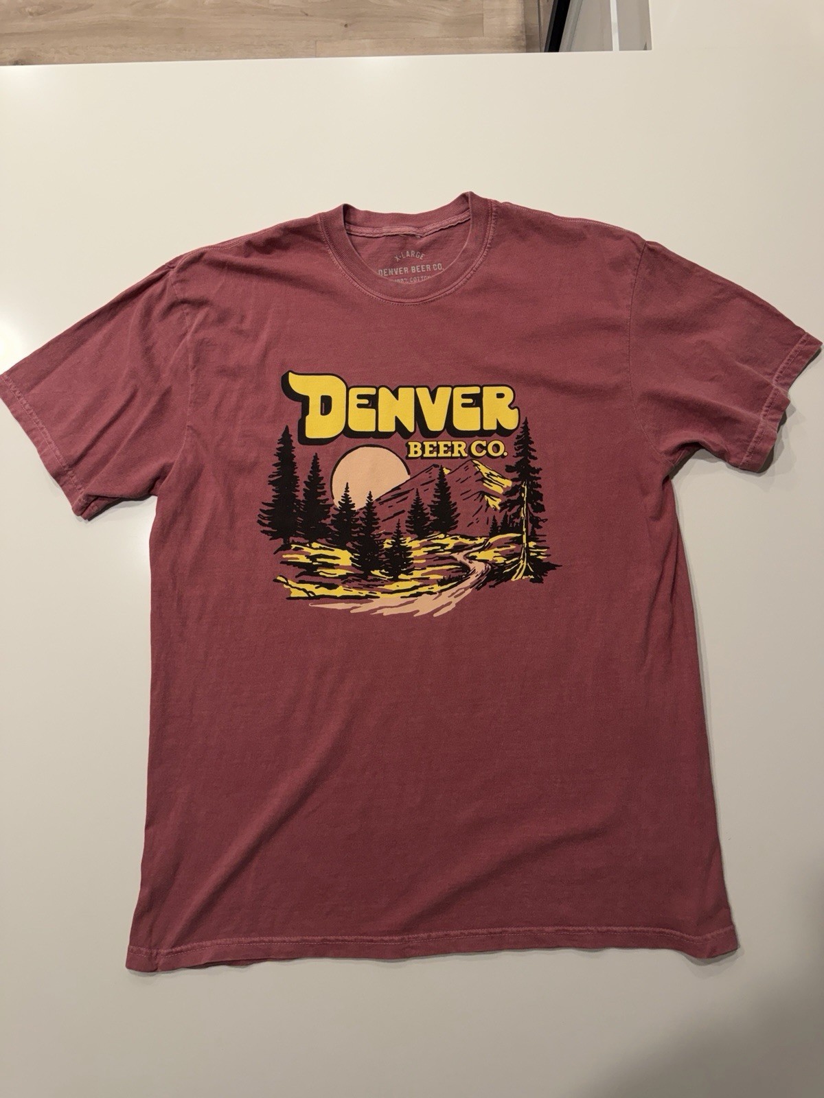 Denver Beer Co Graphic Tee Mountain Scene Washed Red XL Pre-Owned gallery