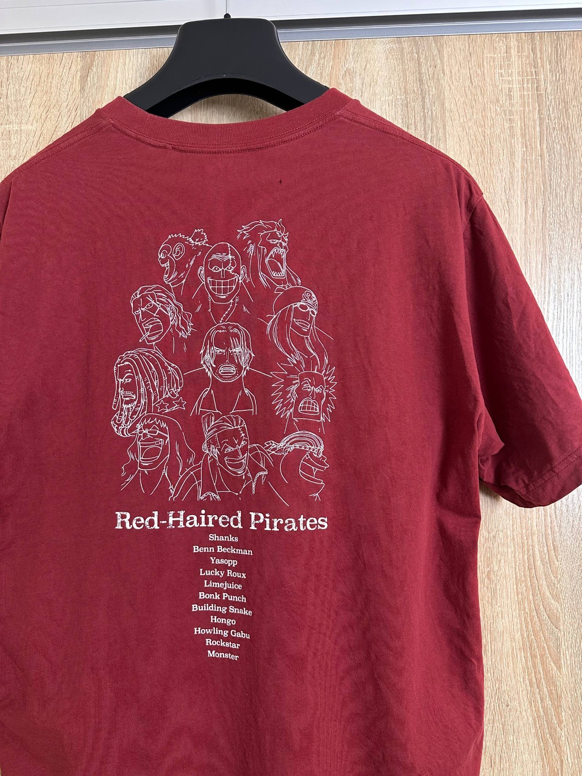 Red Haired Pirates Shanks One Piece Red Film Uniqlo T Shirt Anime Size L