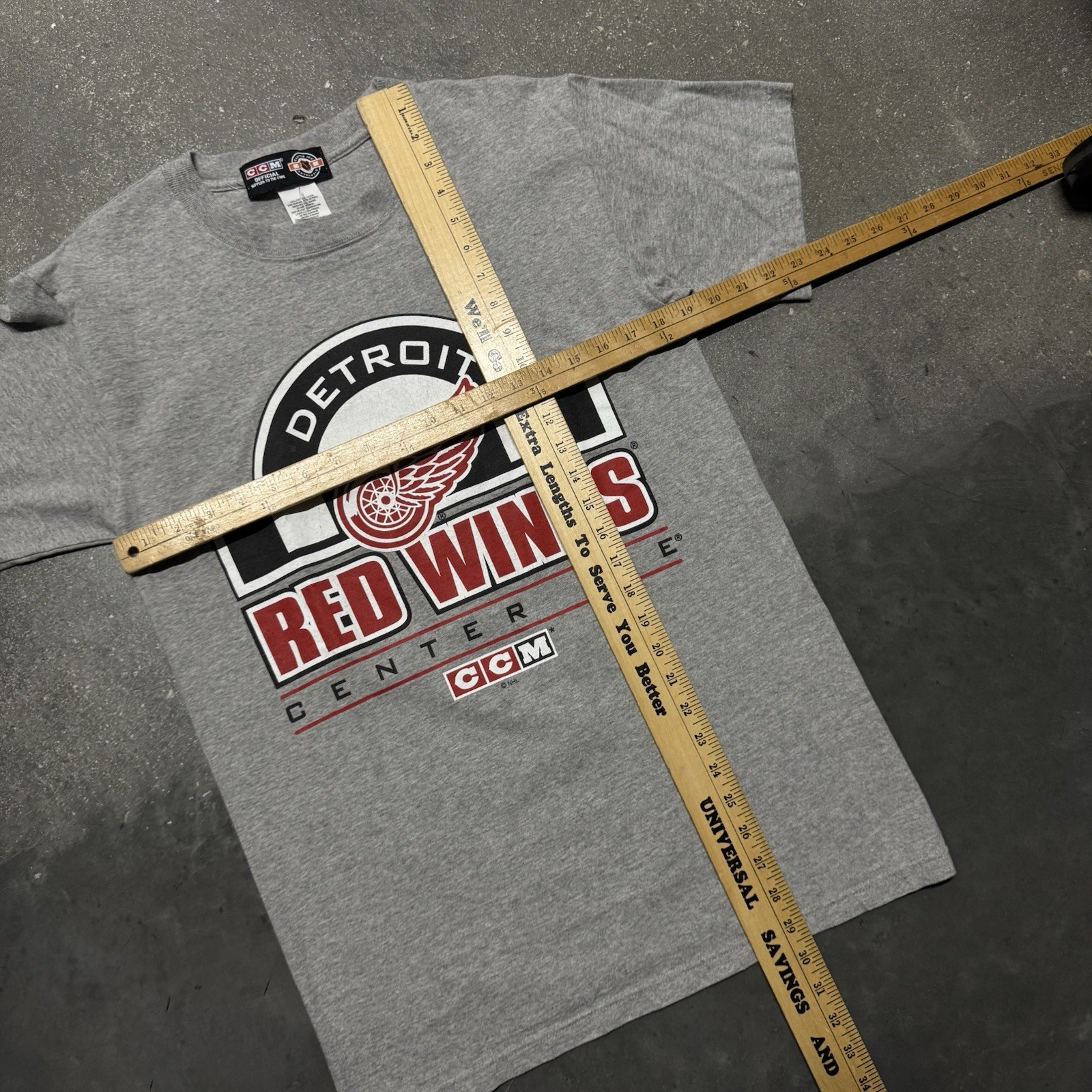 Vintage 90s CCM Detroit Red Wings Hockey NHL graphic tee size medium gallery