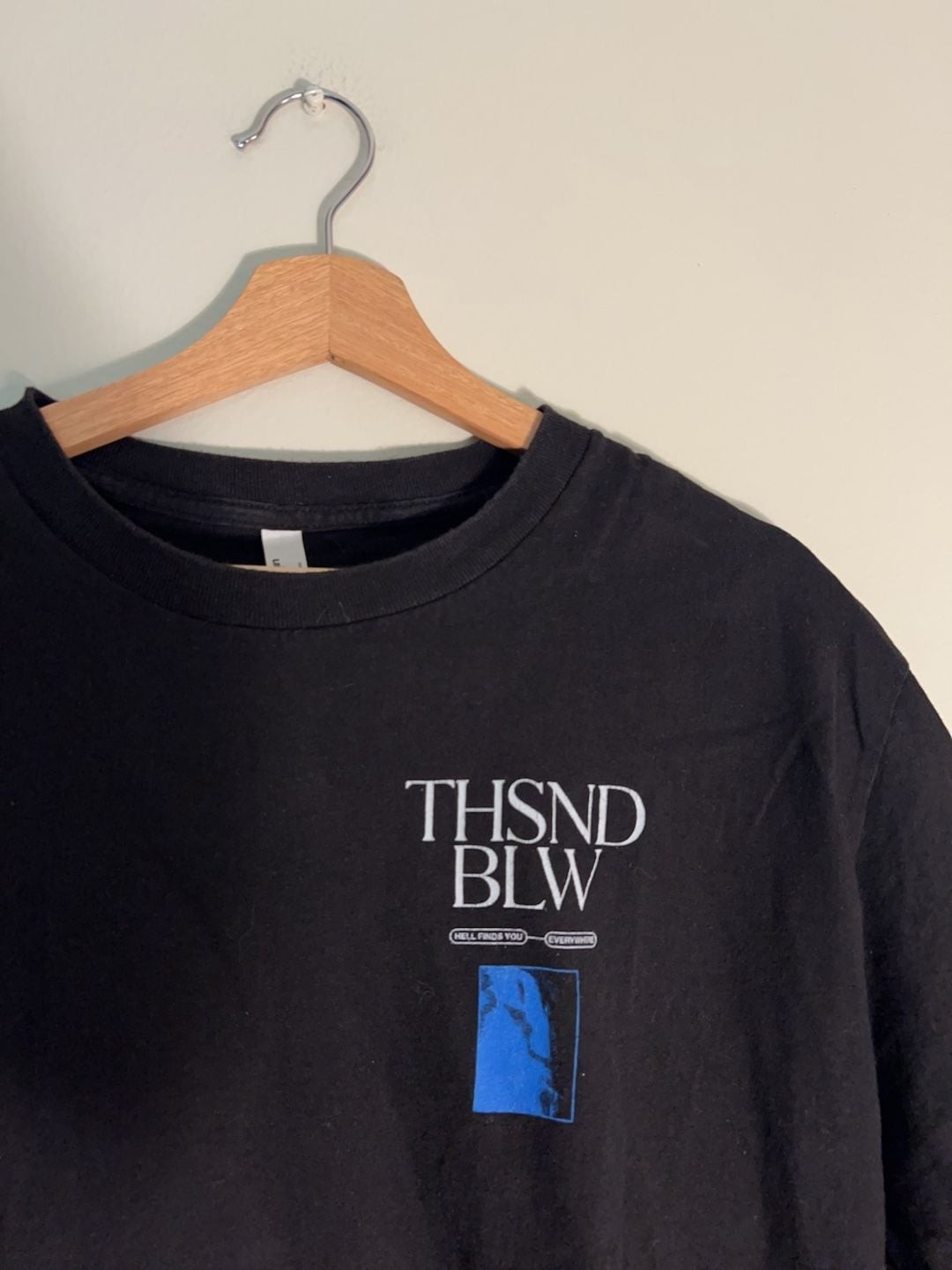 Thousand Below "Blue Roses" Band Graphic T-Shirt Large gallery